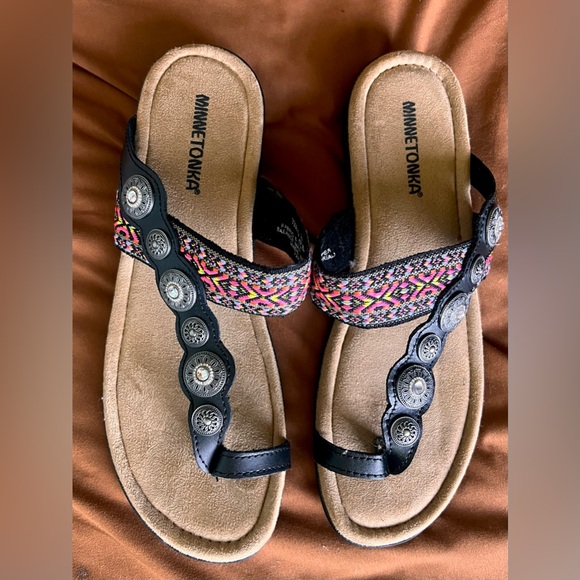 New Minnetonka Sasha Sandals - Picture 1 of 4